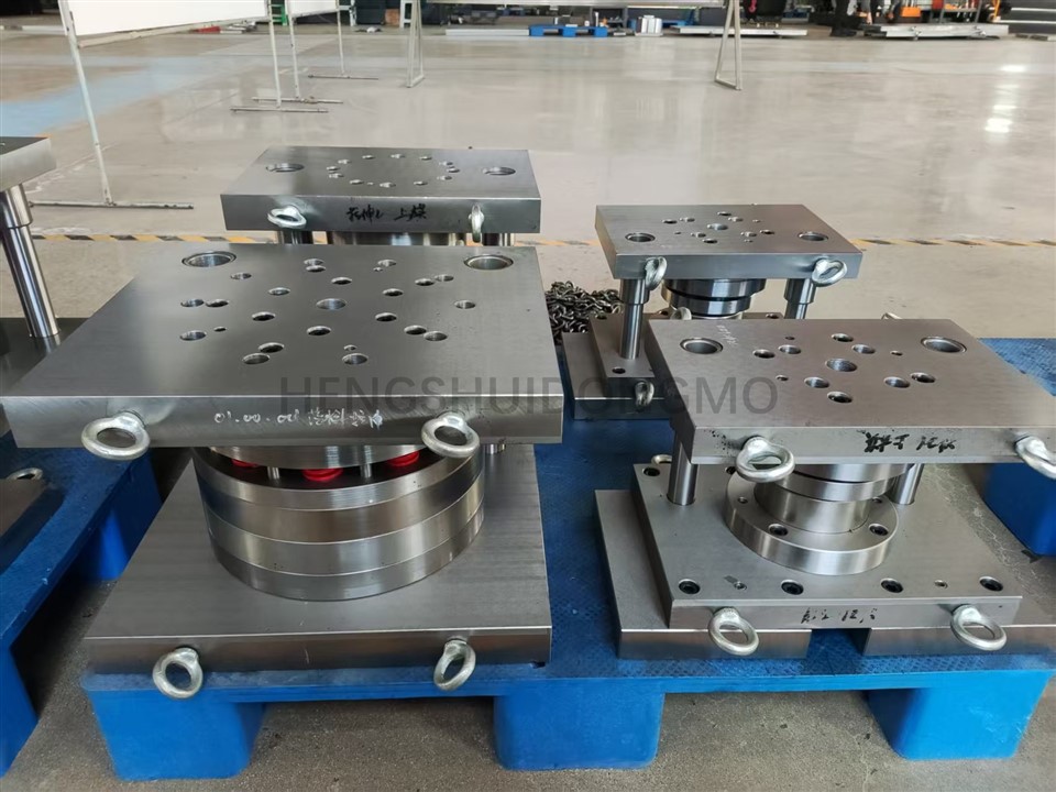 Nerūsējošā tērauda štancēšanas un formēšanas ražotājs